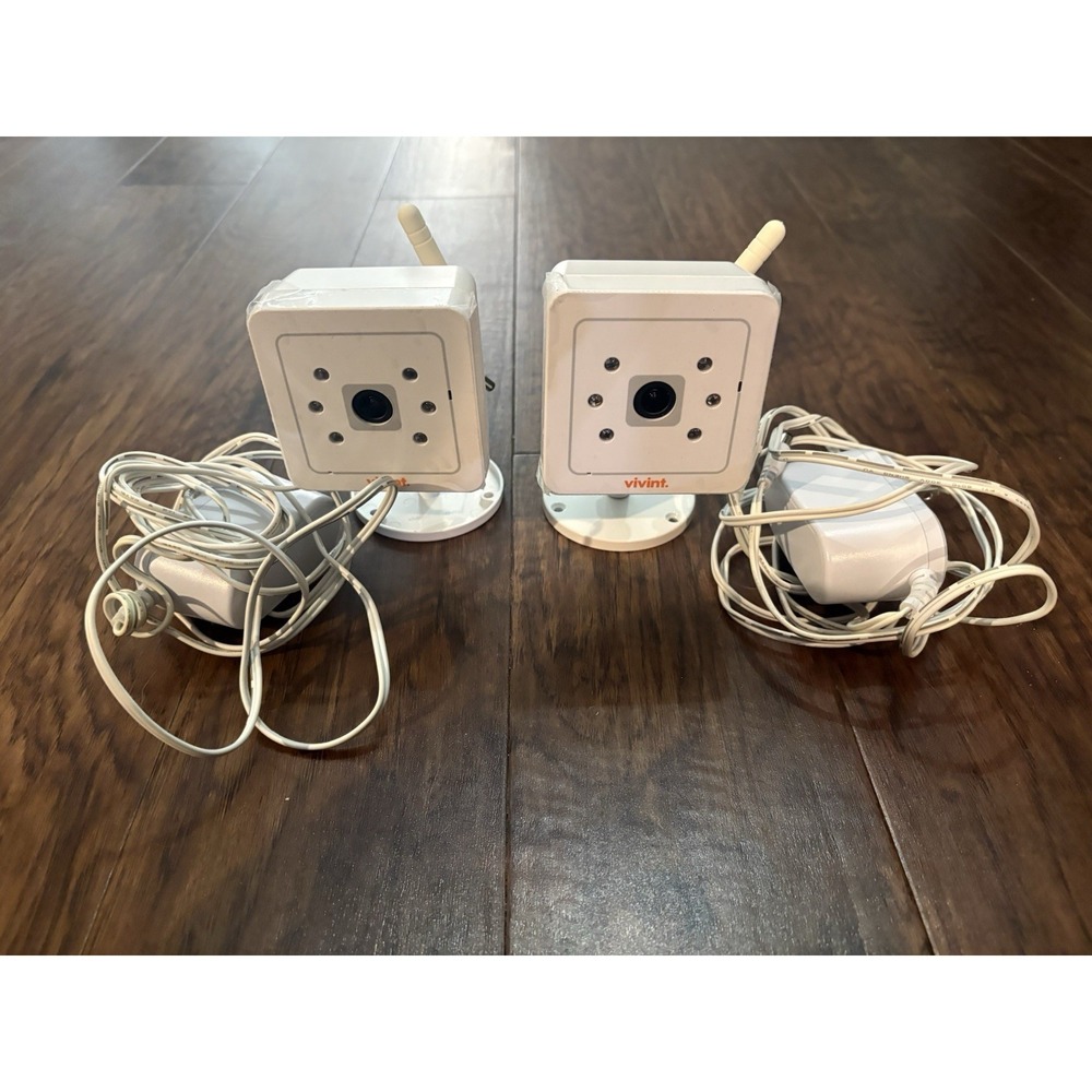 Vivint ADC-V520IR Indoor Wireless IP Camera Night Vision, Stand Antenna Cord Set